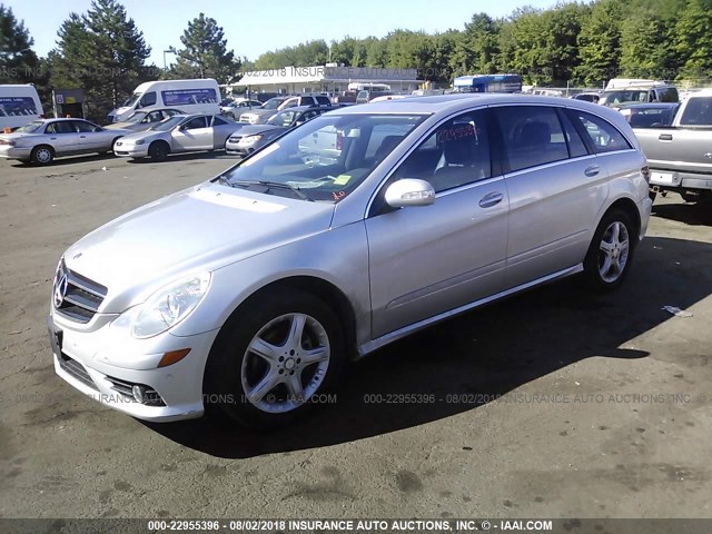 4JGCB65E69A089042 - 2009 MERCEDES-BENZ R 350 4MATIC SILVER photo 2