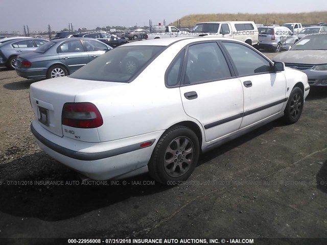 YV1VS2557YF516469 - 2000 VOLVO S40 WHITE photo 4