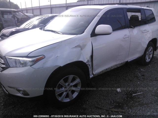 5TDZK3EH7CS063969 - 2012 TOYOTA HIGHLANDER SE WHITE photo 6