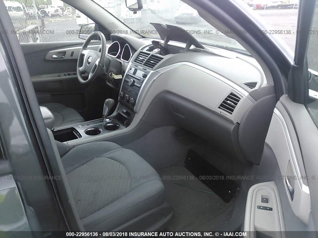 1GNLVEED5AJ217781 - 2010 CHEVROLET TRAVERSE LS GRAY photo 5