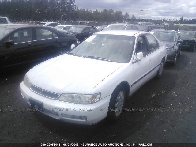 1HGCD5631VA041398 - 1997 HONDA ACCORD LX/EX WHITE photo 2