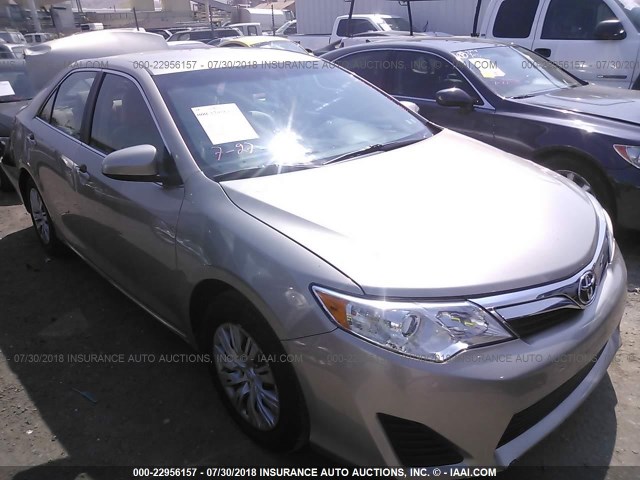 4T4BF1FK5ER429416 - 2014 TOYOTA CAMRY L/SE/LE/XLE SILVER photo 1