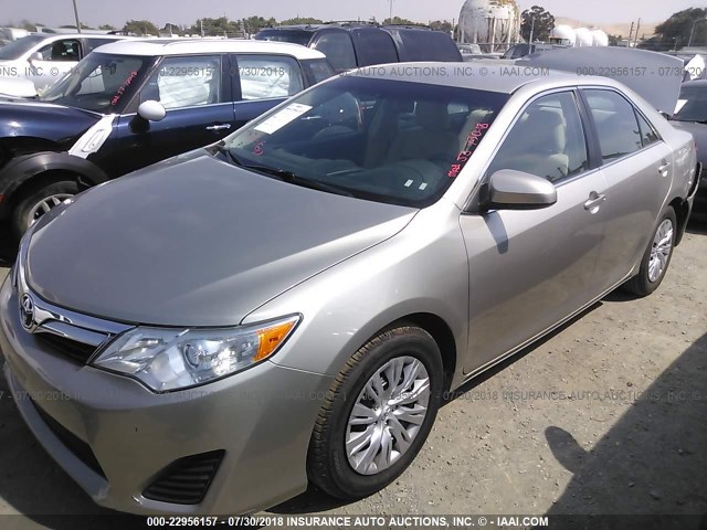 4T4BF1FK5ER429416 - 2014 TOYOTA CAMRY L/SE/LE/XLE SILVER photo 2