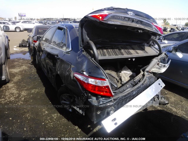 4T1BF1FKXGU586954 - 2016 TOYOTA CAMRY LE/XLE/SE/XSE 灰色 照片 3