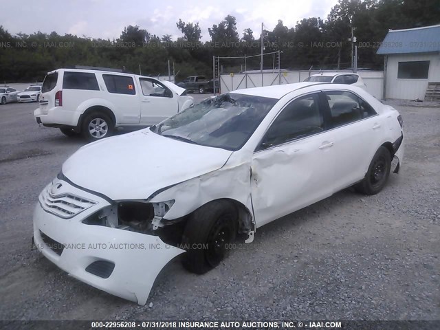 4T1BF3EKXAU572329 - 2010 TOYOTA CAMRY SE/LE/XLE WHITE photo 2