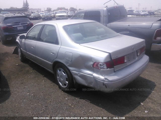 4T1BG22K51U098303 - 2001 TOYOTA CAMRY CE/LE/XLE 银色 照片 3