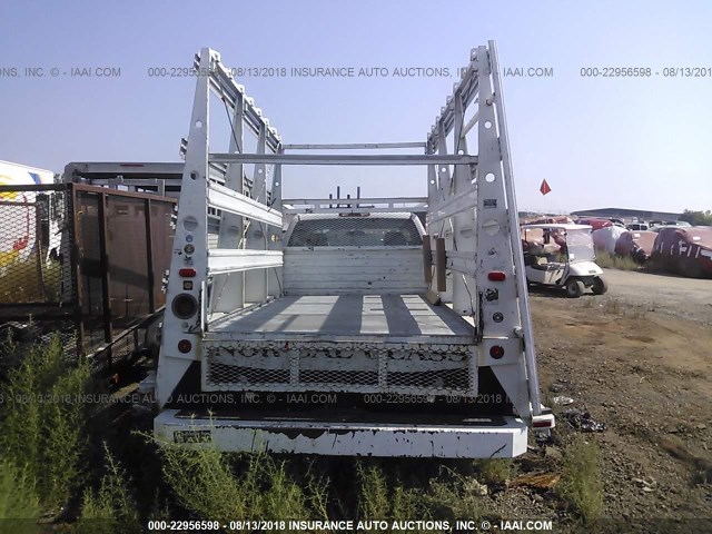 1GBJC34UX6E146044 - 2006 CHEVROLET SILVERADO C3500 WHITE photo 8