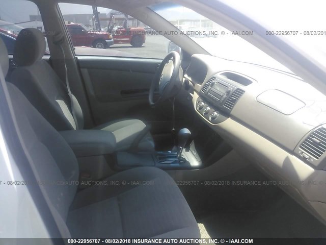 4T1BE30K35U420988 - 2005 TOYOTA CAMRY LE/XLE/SE 白色 照片 5