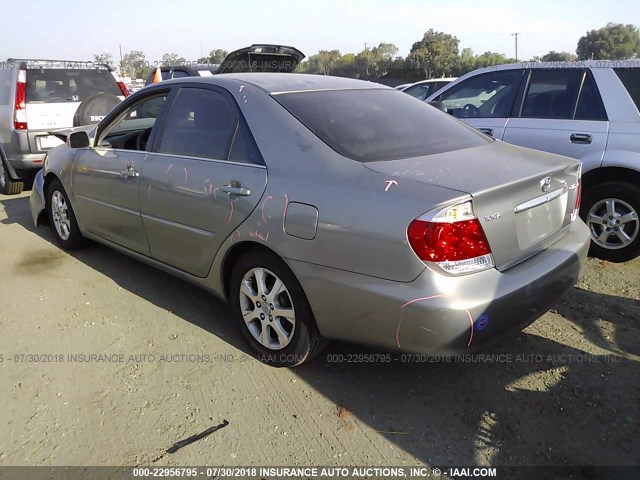 4T1BF30K56U625467 - 2006 TOYOTA CAMRY LE/XLE/SE Champagne photo 3