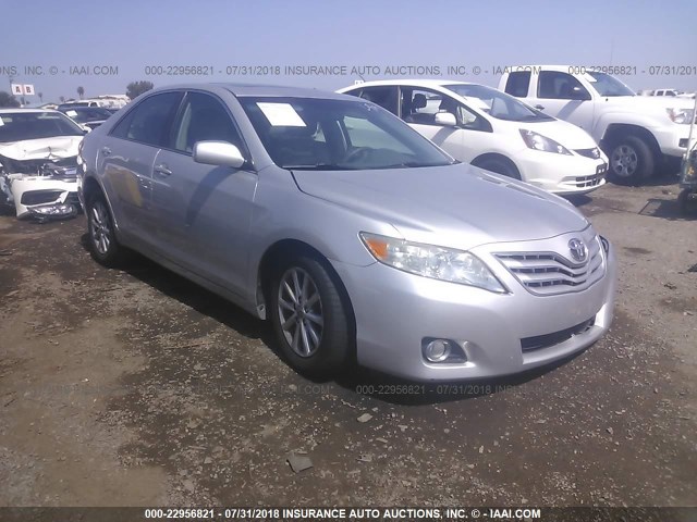 4T1BF3EK1BU170135 - 2011 TOYOTA CAMRY SE/LE/XLE 银色 照片 1