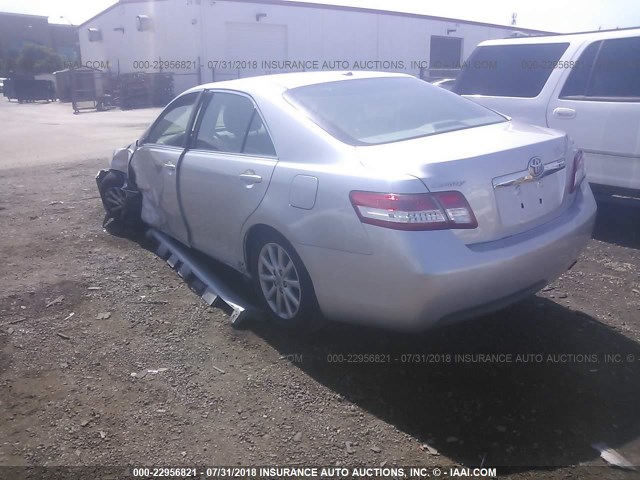 4T1BF3EK1BU170135 - 2011 TOYOTA CAMRY SE/LE/XLE 银色 照片 3