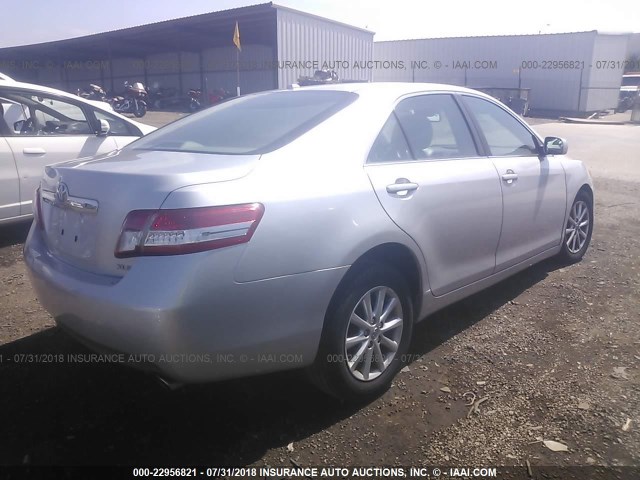 4T1BF3EK1BU170135 - 2011 TOYOTA CAMRY SE/LE/XLE 银色 照片 4