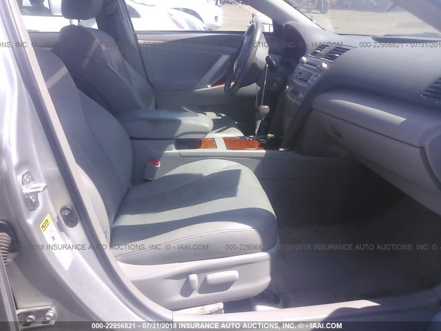 4T1BF3EK1BU170135 - 2011 TOYOTA CAMRY SE/LE/XLE 银色 照片 5