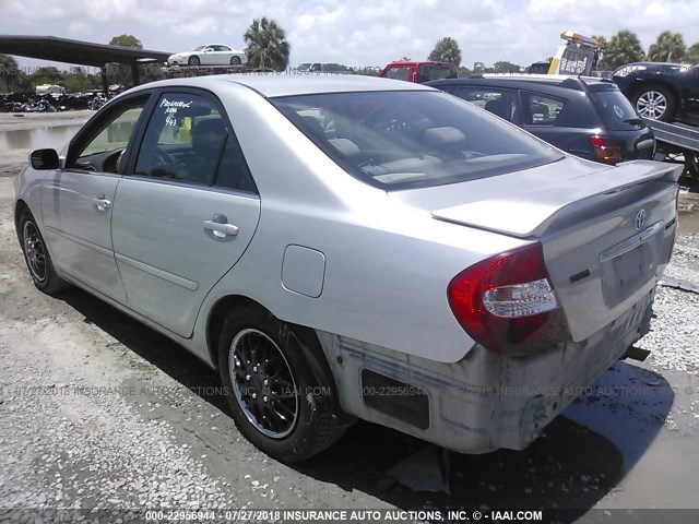 4T1BE32K62U117101 - 2002 TOYOTA CAMRY LE/XLE/SE 银色 照片 3
