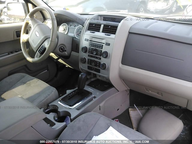 1FMCU0D74BKC52510 - 2011 FORD ESCAPE XLT GRAY photo 5