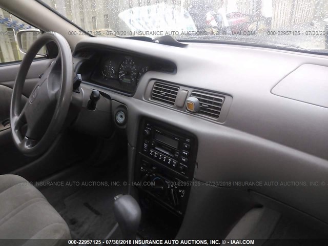 4T1BG22K5XU903211 - 1999 TOYOTA CAMRY CE/LE/XLE ბეჟი ფოტო 5