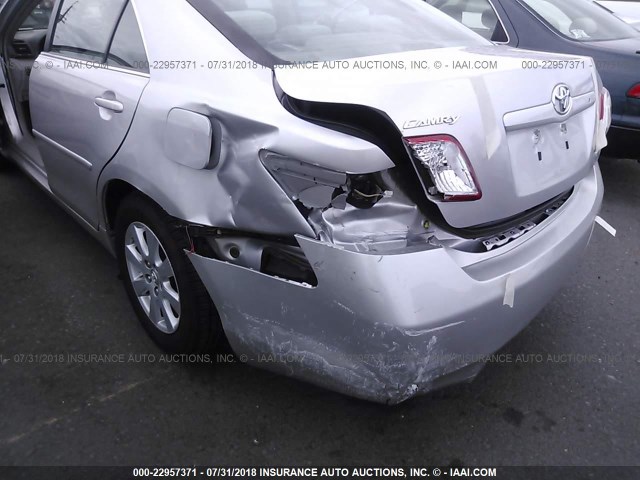 JTNBB46K293049954 - 2009 TOYOTA CAMRY HYBRID SILVER photo 6