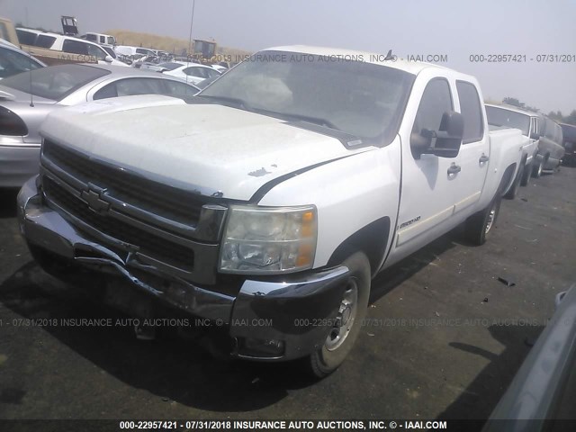 1GCHK23K38F204225 - 2008 CHEVROLET SILVERADO K2500 HEAVY DUTY WHITE photo 2