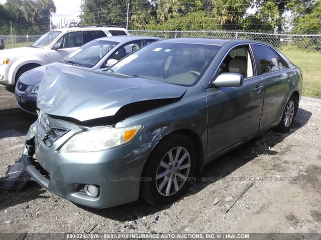 4T1BF3EK2AU577086 - 2010 TOYOTA CAMRY SE/LE/XLE GREEN photo 2