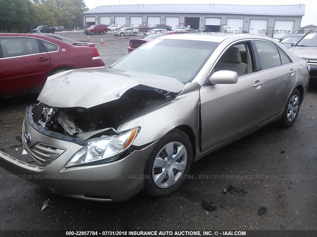 JTNBE46K573116387 - 2007 TOYOTA CAMRY NEW GENERAT CE/LE/XLE/SE TAN photo 2