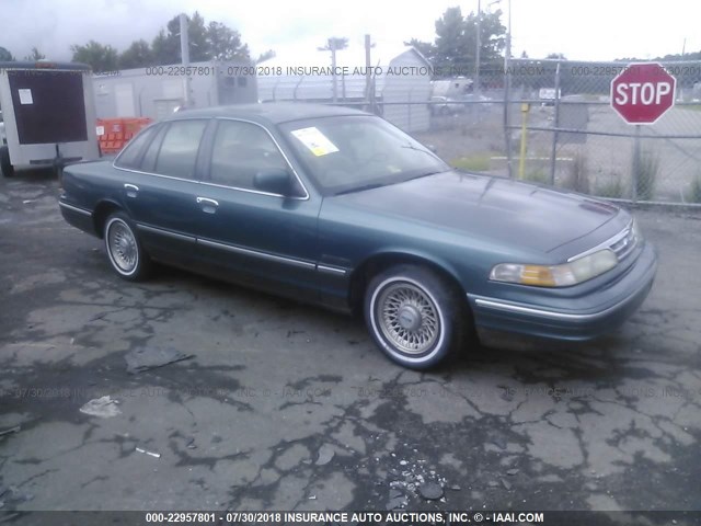 2FALP74W3SX107375 - 1995 FORD CROWN VICTORIA LX GREEN photo 1