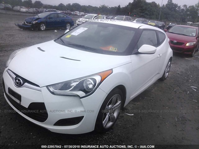 KMHTC6AD8DU088721 - 2013 HYUNDAI VELOSTER WHITE photo 2