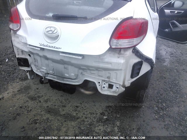 KMHTC6AD8DU088721 - 2013 HYUNDAI VELOSTER WHITE photo 6