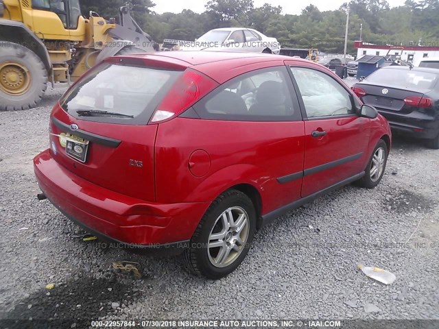 3FAFP313XYR137089 - 2000 FORD FOCUS ZX3 RED photo 4