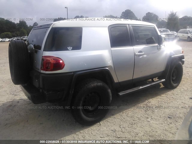 JTEBU11F770069280 - 2007 TOYOTA FJ CRUISER SILVER photo 4