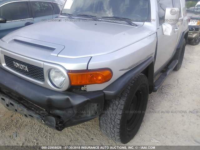 JTEBU11F770069280 - 2007 TOYOTA FJ CRUISER SILVER photo 6