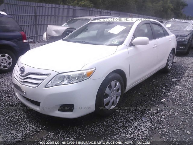 4T1BF3EK3BU745268 - 2011 TOYOTA CAMRY SE/LE/XLE თეთრი ფოტო 2