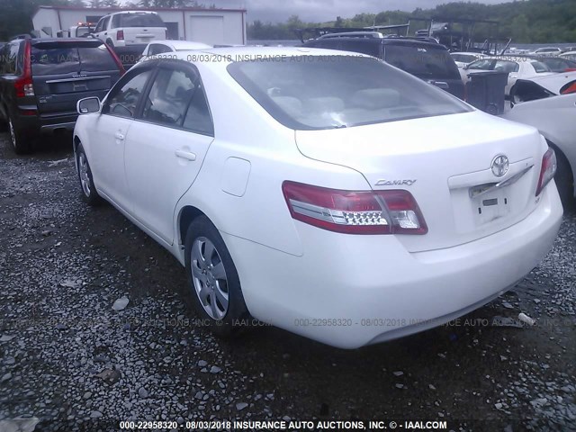 4T1BF3EK3BU745268 - 2011 TOYOTA CAMRY SE/LE/XLE თეთრი ფოტო 3