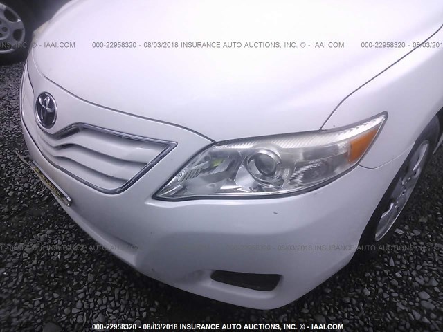 4T1BF3EK3BU745268 - 2011 TOYOTA CAMRY SE/LE/XLE თეთრი ფოტო 6
