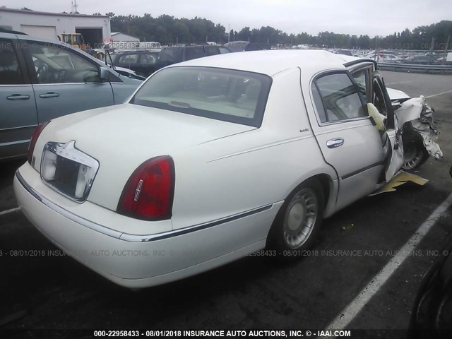 1LNHM81W61Y692191 - 2001 LINCOLN TOWN CAR EXECUTIVE WHITE photo 4