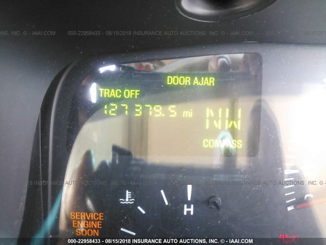 1LNHM81W61Y692191 - 2001 LINCOLN TOWN CAR EXECUTIVE WHITE photo 7