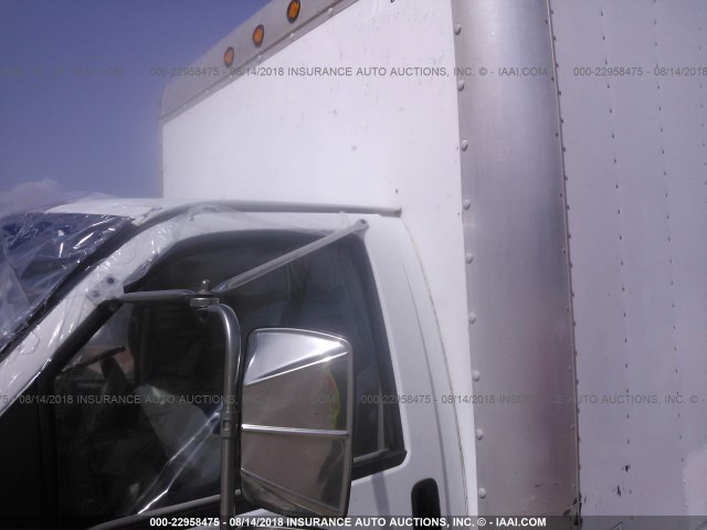 1GBJG31U141220240 - 2004 CHEVROLET EXPRESS G3500  WHITE photo 7