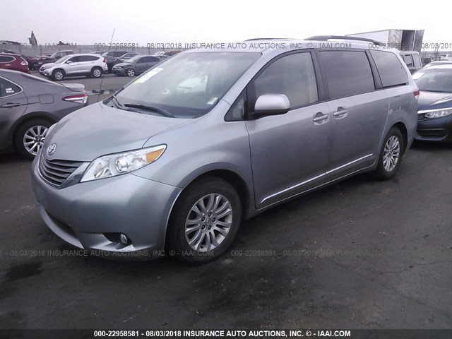 5TDYK3DC3DS348378 - 2013 TOYOTA SIENNA XLE/LIMITED SILVER photo 2