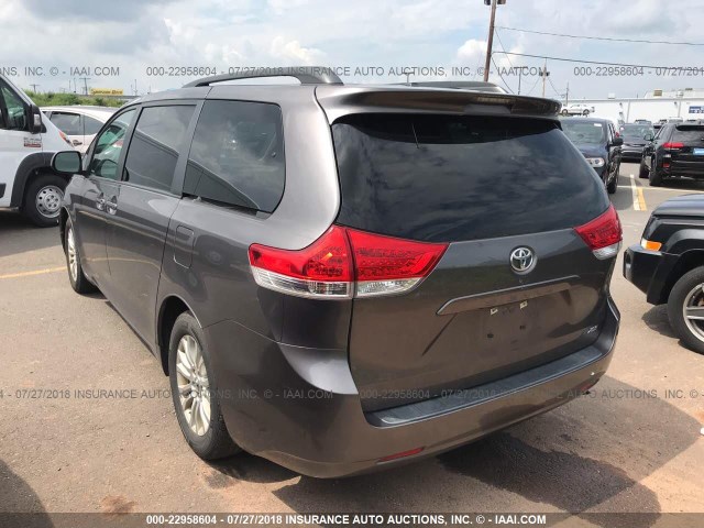 5TDYK3DC1CS176446 - 2012 TOYOTA SIENNA XLE/LIMITED SILVER photo 3