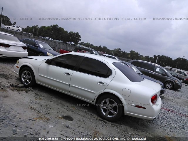 JN1CA31D5YT718220 - 2000 NISSAN MAXIMA GLE/GXE/SE WHITE photo 3