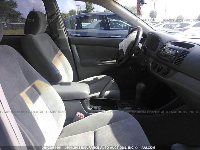 4T1BE32KX4U926250 - 2004 TOYOTA CAMRY LE/XLE/SE Gümüş foto 5