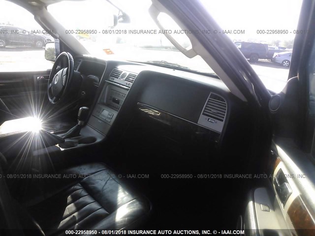 5LMFU28R23LJ50670 - 2003 LINCOLN NAVIGATOR შავი ფოტო 5