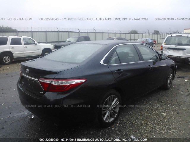 4T1BF1FK2GU136831 - 2016 TOYOTA CAMRY LE/XLE/SE/XSE Dark Blue photo 4