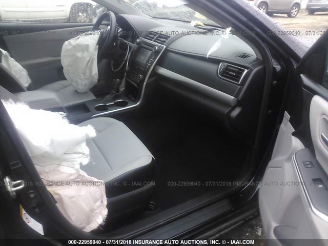 4T1BF1FK2GU136831 - 2016 TOYOTA CAMRY LE/XLE/SE/XSE Dark Blue photo 5