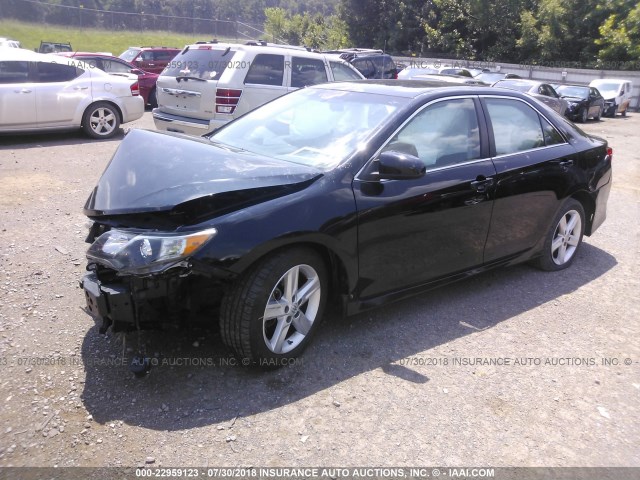 4T1BF1FK1EU401865 - 2014 TOYOTA CAMRY L/SE/LE/XLE შავი ფოტო 2