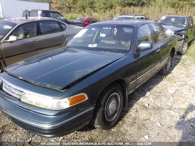 2FALP73W1SX101530 - 1995 FORD CROWN VICTORIA  GREEN photo 2