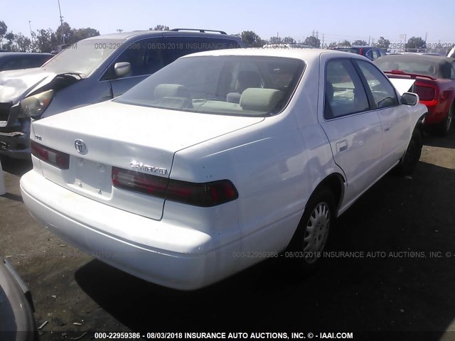 JT2BG22K5W0225840 - 1998 TOYOTA CAMRY CE/LE/XLE თეთრი ფოტო 4