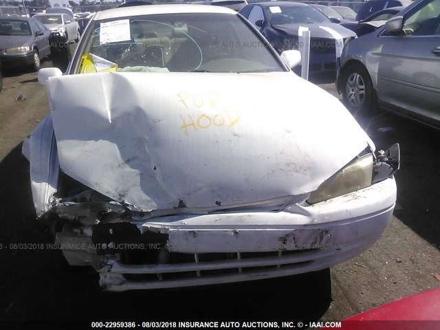 JT2BG22K5W0225840 - 1998 TOYOTA CAMRY CE/LE/XLE თეთრი ფოტო 6