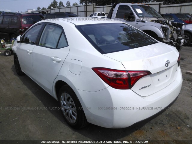 5YFBURHE5HP713060 - 2017 TOYOTA COROLLA L/LE/XLE/SE/XSE WHITE photo 3