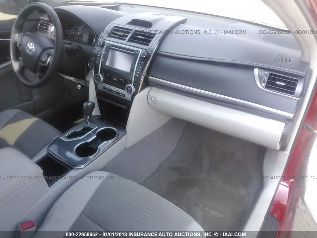 4T1BD1FK7DU084887 - 2013 TOYOTA CAMRY HYBRID/LE/XLE 红色 照片 5