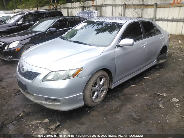 4T1BE46KX7U065365 - 2007 TOYOTA CAMRY NEW GENERAT CE/LE/XLE/SE SILVER photo 2
